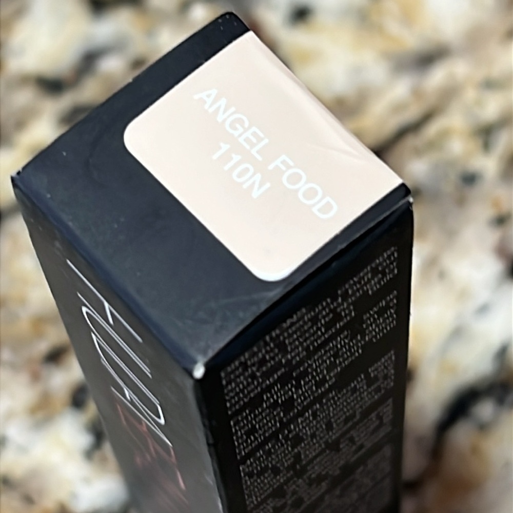 ⚡️💕Huda Beauty Angel Food Foundation Stick - Picture 4 of 8